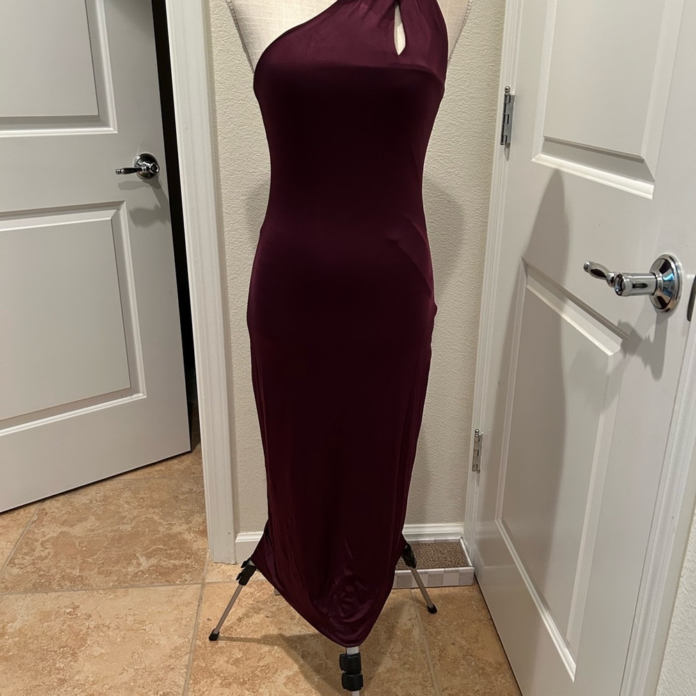Chic One-Shoulder Plum Dress